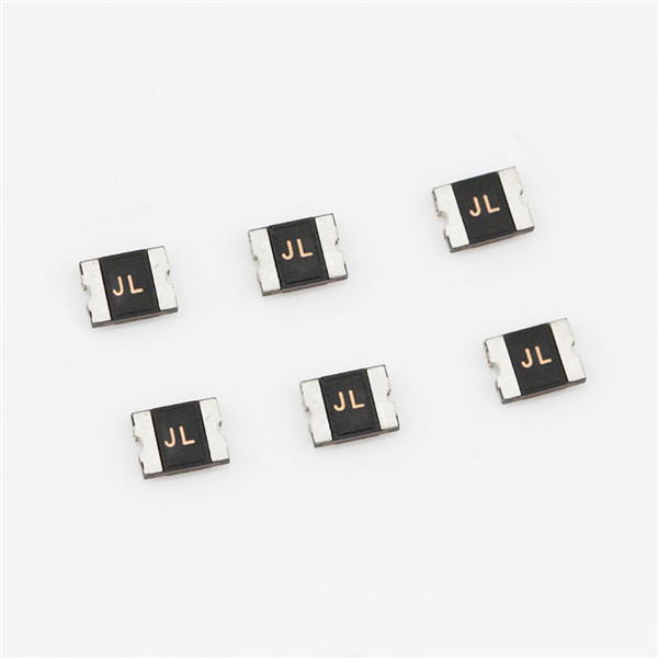 低內(nèi)阻貼片自恢復保險絲